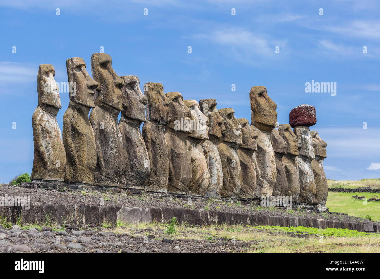 15 Moai restauriert Kultstätte der Ahu Tongariki, Nationalpark Rapa Nui, UNESCO, Ostern Insel (Isla de Pascua), Chile Stockfoto