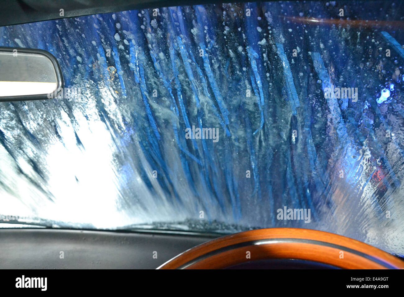 Inside car wash -Fotos und -Bildmaterial in hoher Auflösung – Alamy