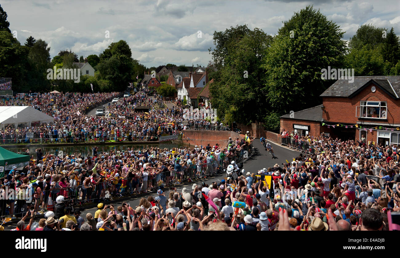 Finchingfield, Essex, England. 7. Juli 2014. Tour de France Etappe 3 Cambridge, London Jan Barta und Jean-Marc Bideau Führer um fast vier Minuten bei Finchingfield North West Essex in den frühen Stadien der dritten Stufe des Rennens heute zwischen Cambridge und London. Bildnachweis: BRIAN HARRIS/Alamy Live-Nachrichten Stockfoto
