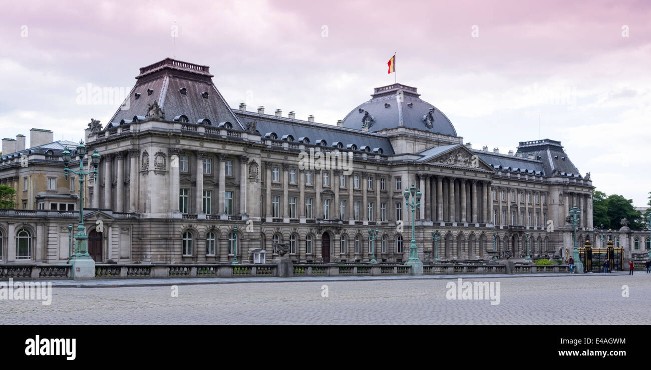 Belgien, Brüssel, Blick zum Königspalast in der Abenddämmerung Stockfoto