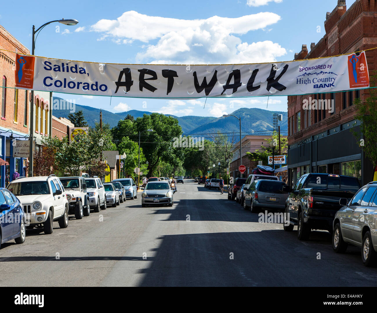 Besucher genießen die jährliche Kleinstadt ArtWalk Festival, Salida, Colorado, USA Stockfoto