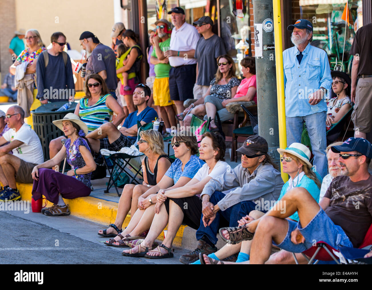 Besucher genießen Sie live-Musik während der jährlichen Kleinstadt ArtWalk Festival Stockfoto