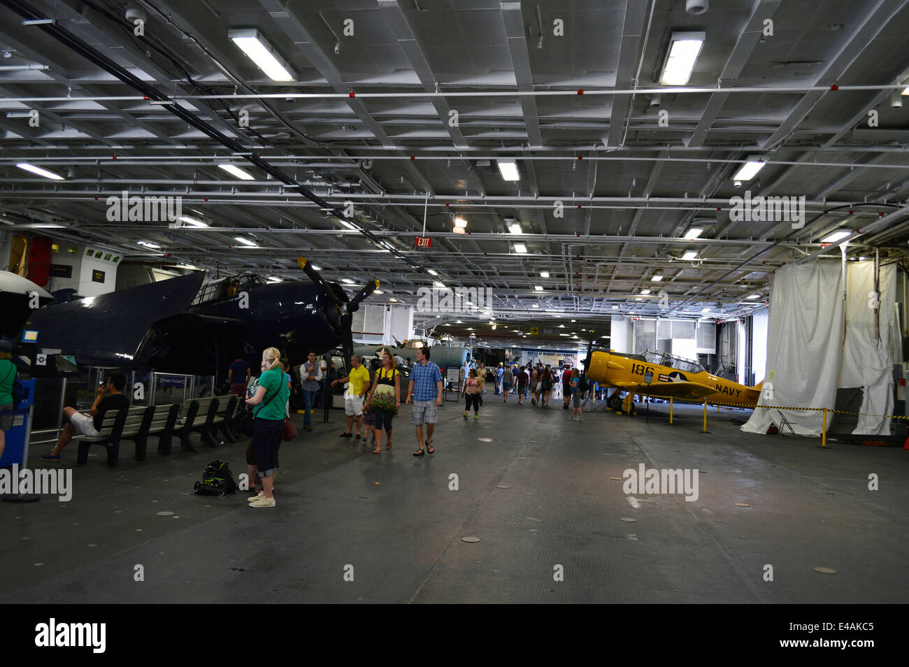 Kleiderbügel Deck der USS Midway im Hafen von San Diego. Stockfoto