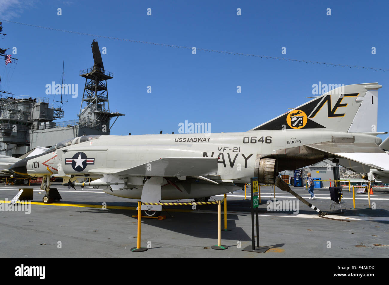 F-4 Phantom II auf dem Flugdeck der USS Midway im Hafen von San Diego. Stockfoto