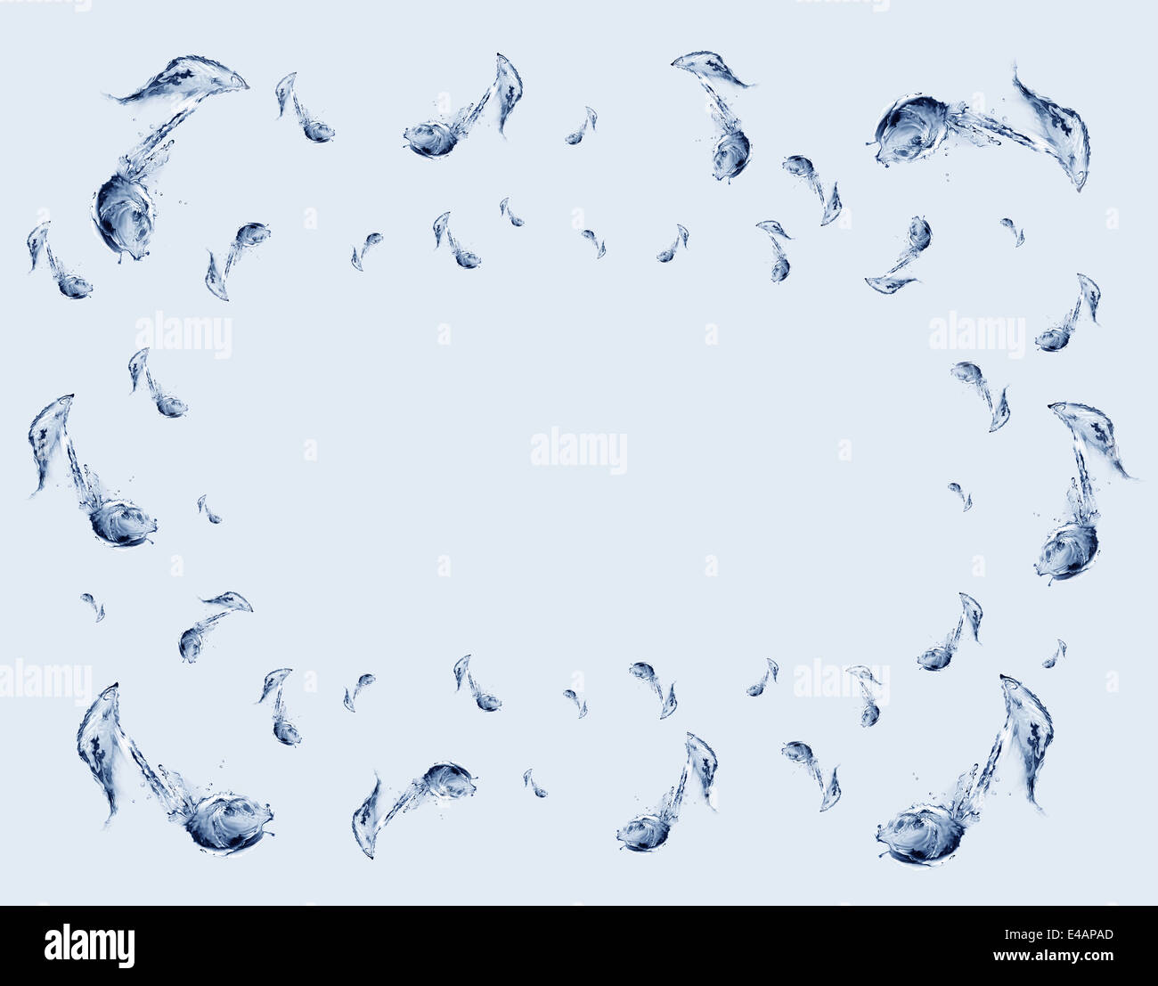 Ein Frame besteht aus blauem Wasser Musiknoten. Stockfoto