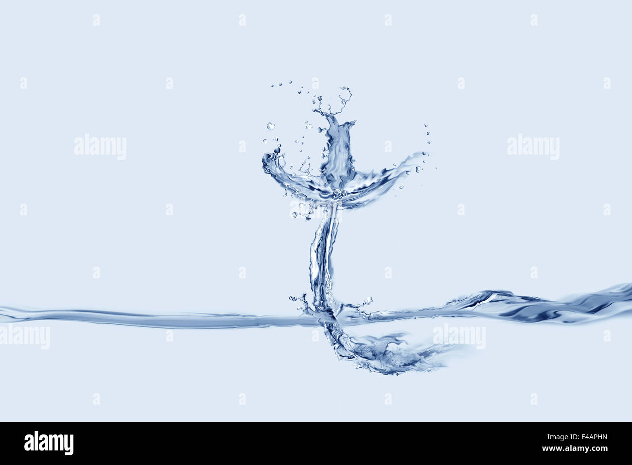 Ein Kreuz aus Wasser gemacht auf dem Wasser schwimmt. Stockfoto