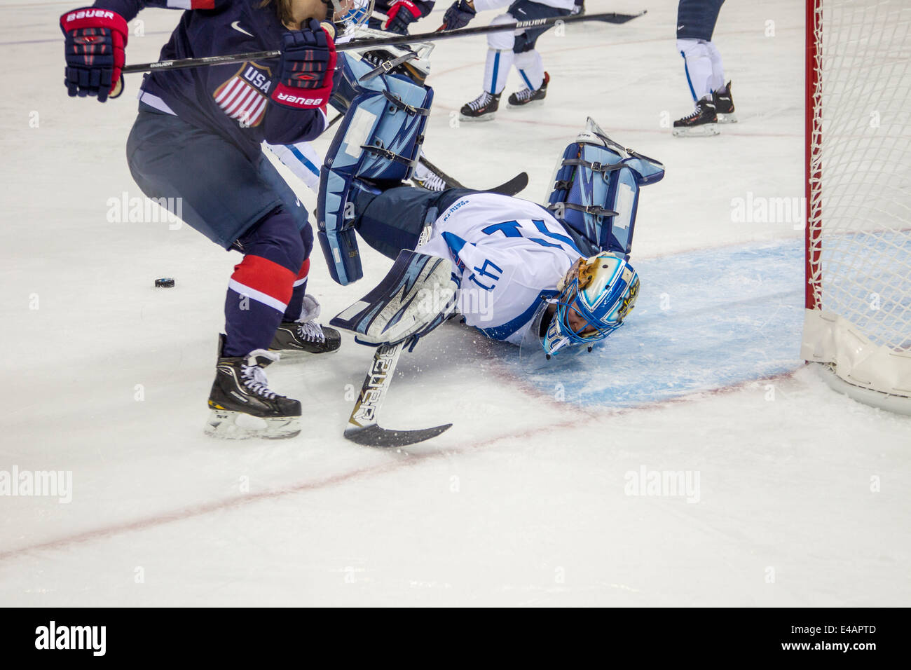 Frauen Eishockey-USA-FIN an die Olympischen Winterspiele Sotschi 2014 Stockfoto