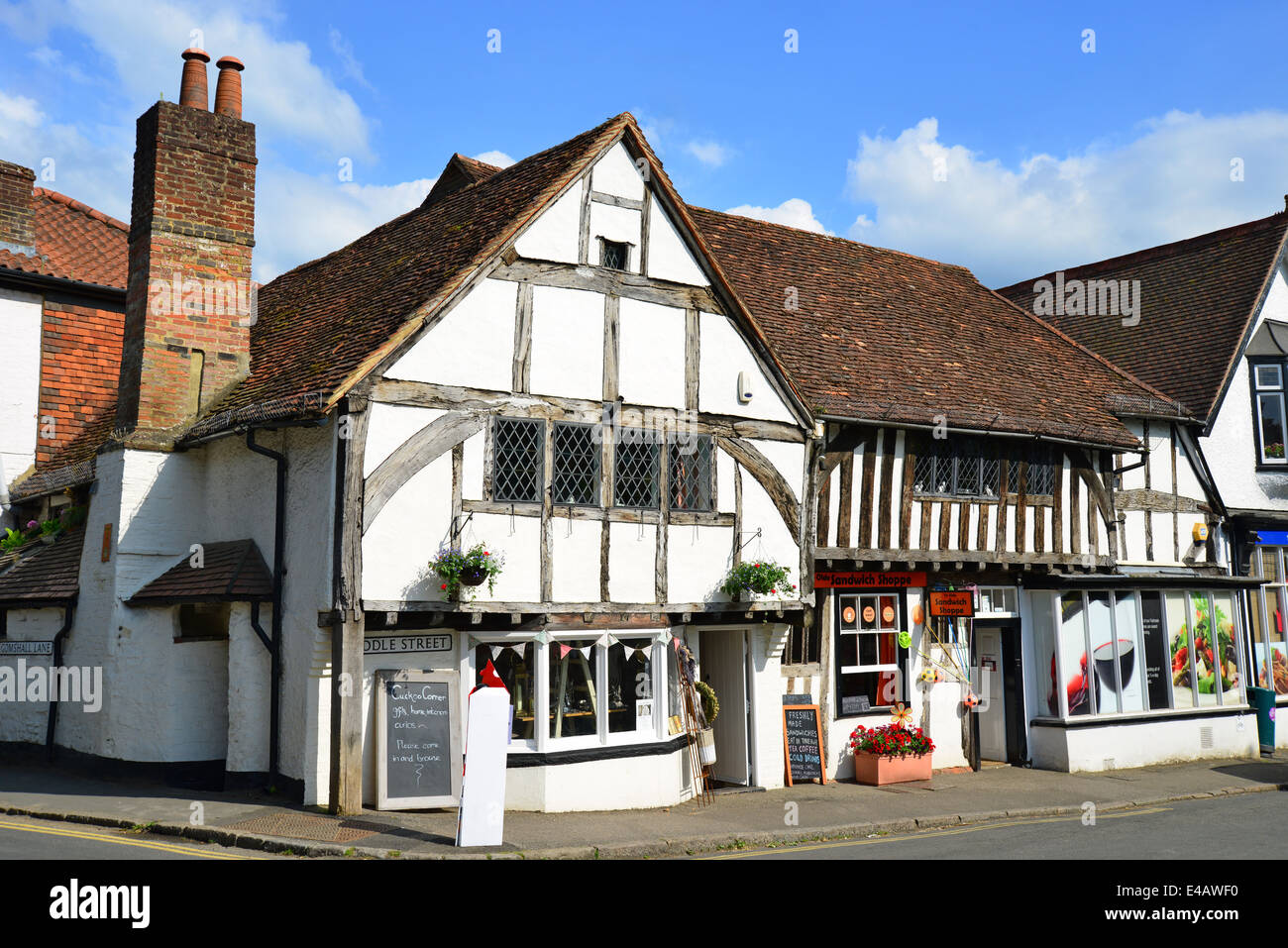 Denkmalgeschütztes Fachwerk-Gebäude, Middle Street, Shere, Surrey, England, Vereinigtes Königreich Stockfoto