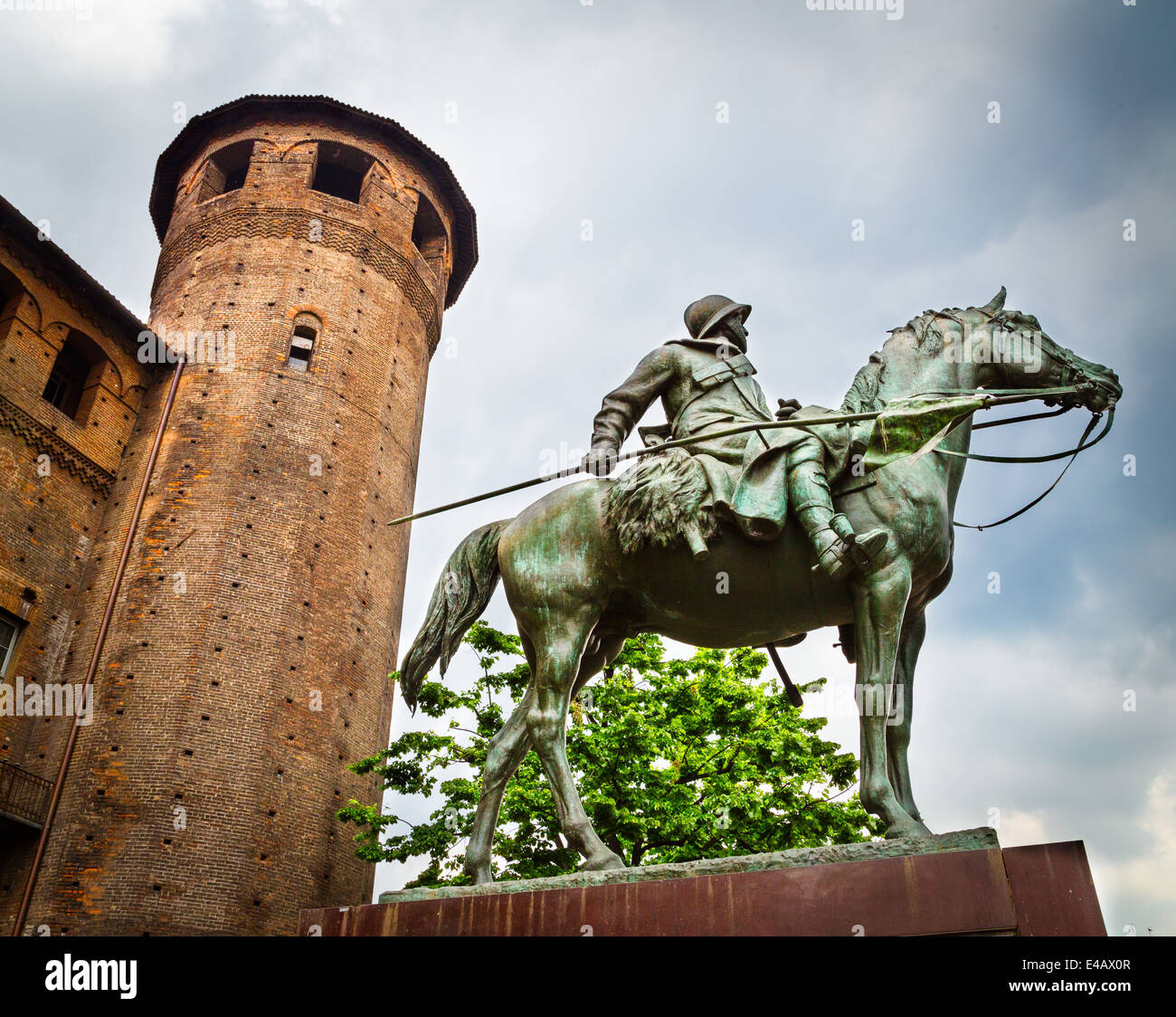 Statue des berittenen Soldaten, Piazza Castello, Turin, Piemont, Italien. Stockfoto