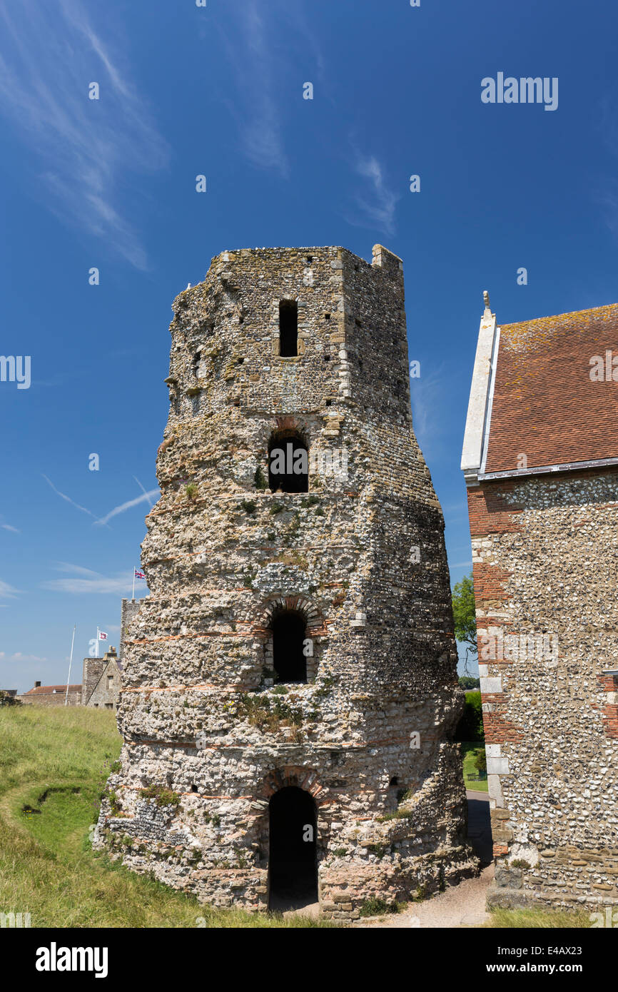 Marienkirche in Castro Kirche in Dover Castle und alten römischen Leuchtturm Stockfoto