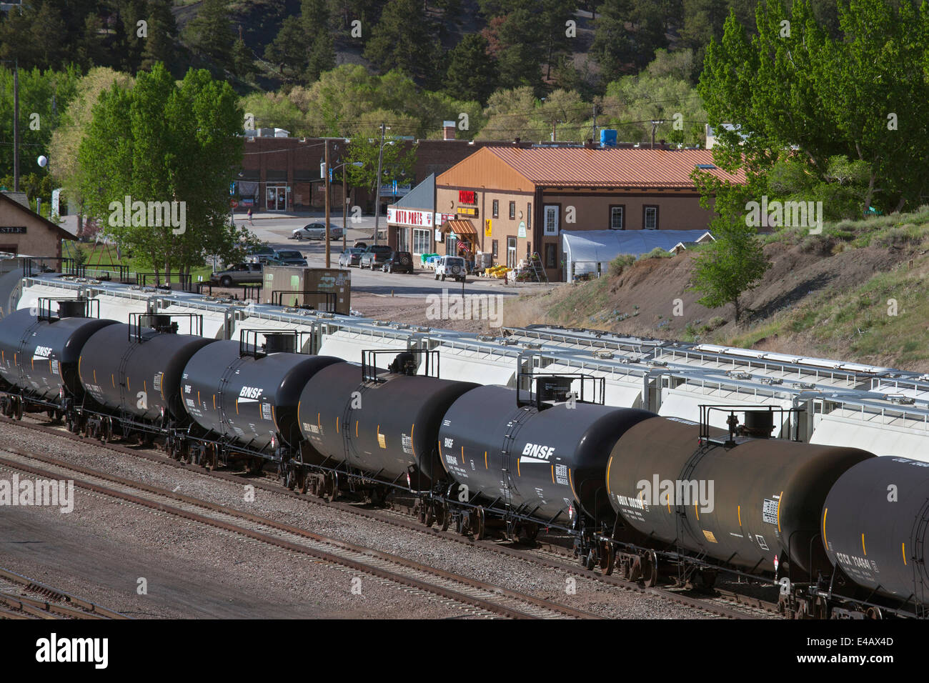 Newcastle, Wyoming - Petroleum Kesselwagen auf der BNSF Railway-Werft. Stockfoto