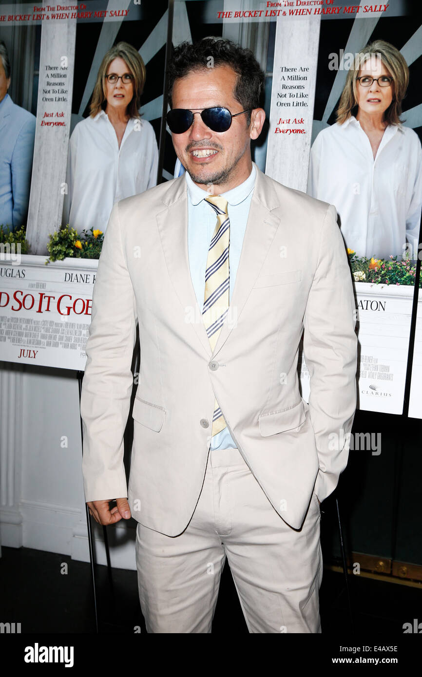 EAST HAMPTON, NEW YORK-Juli 6: Schauspieler John Leguizamo besucht die Premiere von "And So It Goes" Guild Hall am 6. Juli 2014 in East Hampton, New York. Stockfoto
