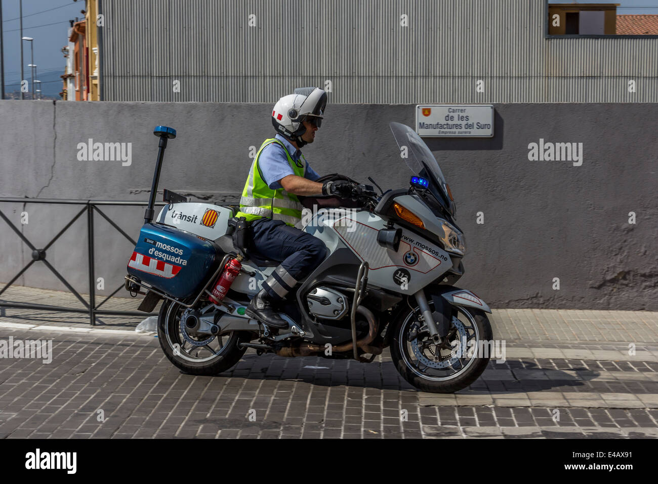 Die spanische Polizei auf einem BMW Motorrad Stockfoto