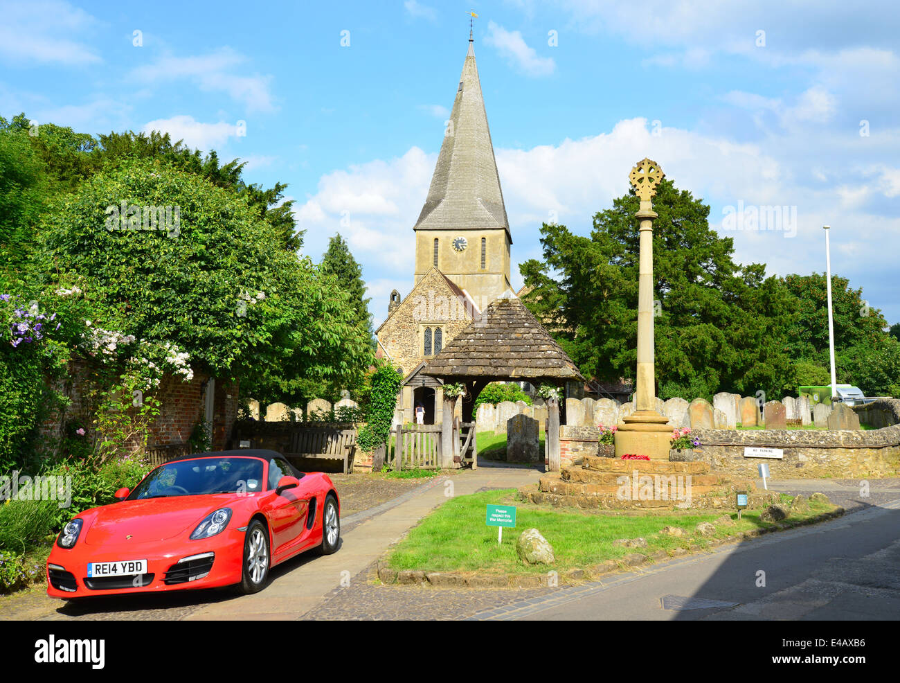 St. James Church, Shere, Surrey, England, Vereinigtes Königreich Stockfoto