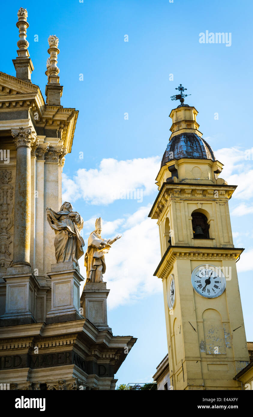 Detail von der Kirche Santa Cristina mit Turm der Kirche San Carlo hinter. Piazza San Carlo, Turin, Italien. Stockfoto