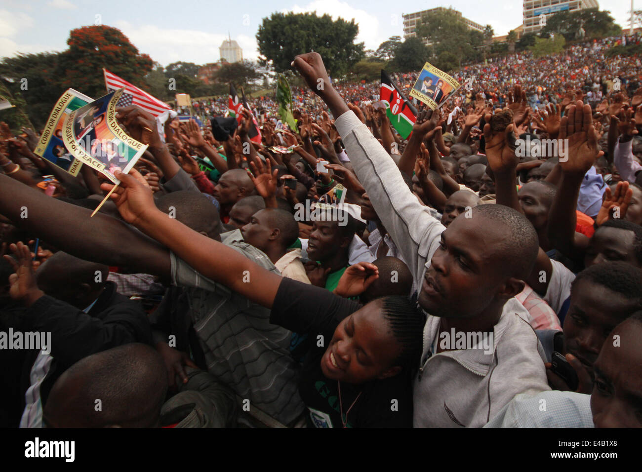 Nairobi, Kenia, 7. Juli, 2014.A Unterstützer der Koalition für Reformen und Demokratie (Schnur) unter der Leitung von ehemaligen Premierminister Raila Odinga, auch der Führer des Orange Democratic Movement (ODM), folgt Verfahren, während die Saba Saba (oder Seven-Seven in Suaheli-Sprache) Rallye im zentralen Nairobi, kenianischen Hauptstadt am 7. Juli 2014. Der Saba Saba-Tag wird zu Protesten der Regierung Durchgreifen auf eine Mehrparteien-Demokratie-Bewegung der 1990er Jahre markiert. Odinga hat geschworen, um eine massive Rallye an diesem Tag halten, es sei denn Kenia Präsident Uhuru Kenyatta seinen Kredit und Nachfrage: Tom Maruko/Pacific Press/Alamy Leben N Stockfoto