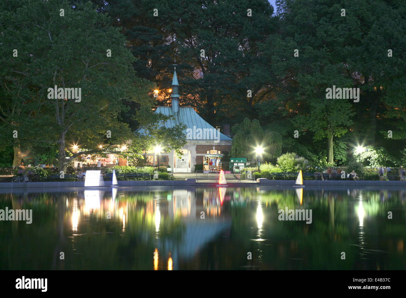 Die Kerbs Memorial Bootshaus und Modell Boot Teich im Central Park New