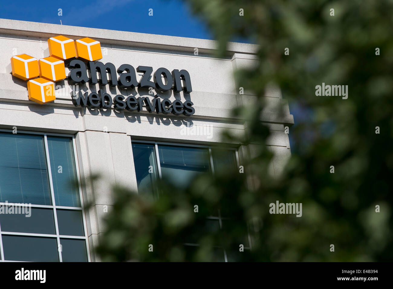 Ein Bürogebäude von Cloud computing-Anbieter Amazon Web Services besetzt. Stockfoto