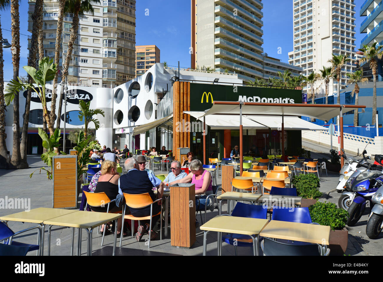 McDonalds Restaurant, Carrer el Pont, Königreich Spanien, Benidorm, Costa Blanca, Provinz Alicante Stockfoto