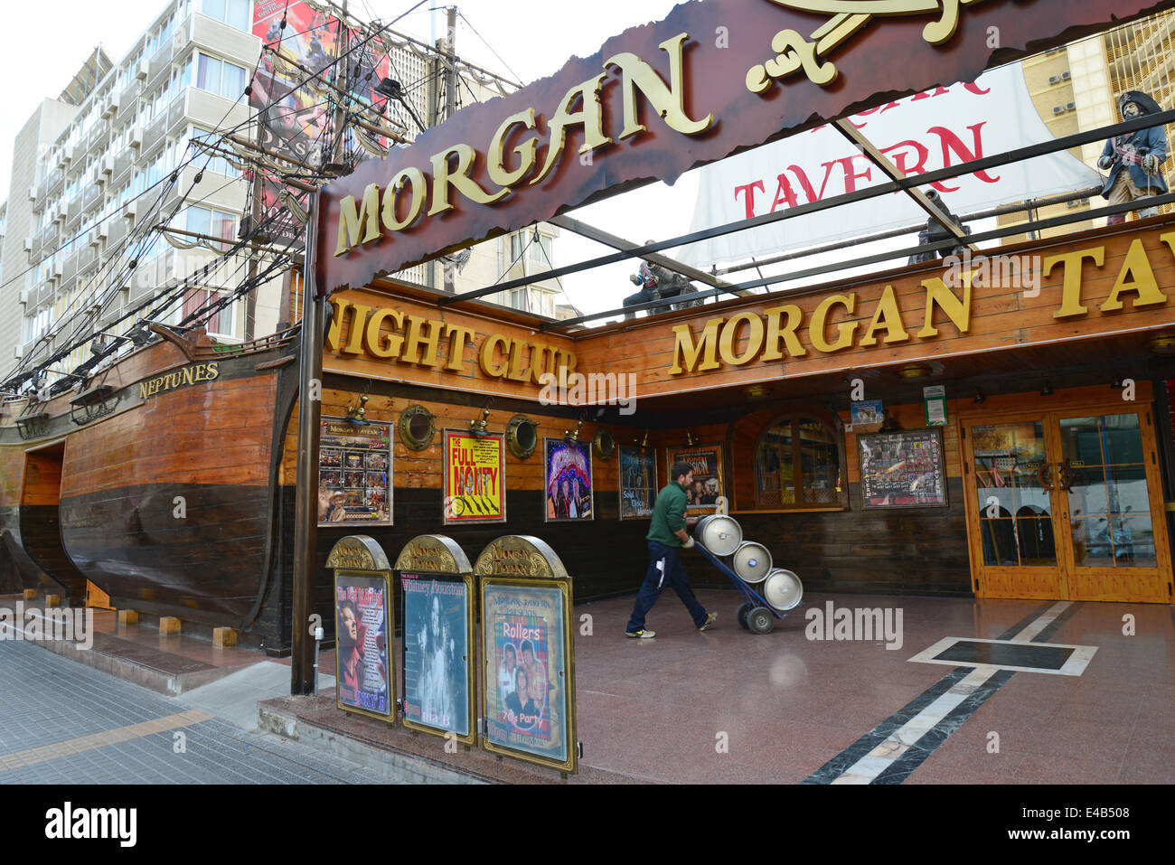 Morgan Tavern (Neptune's Bar in der Fernsehserie Benidorm), Calle Gerona, Benidorm, Costa Blanca, Provinz Alicante, Königreich Spanien Stockfoto