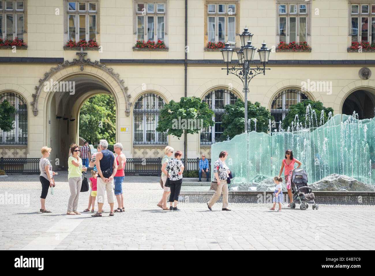 Brunnen Breslauer Altmarkt in sonnigen Sommertag Stockfoto