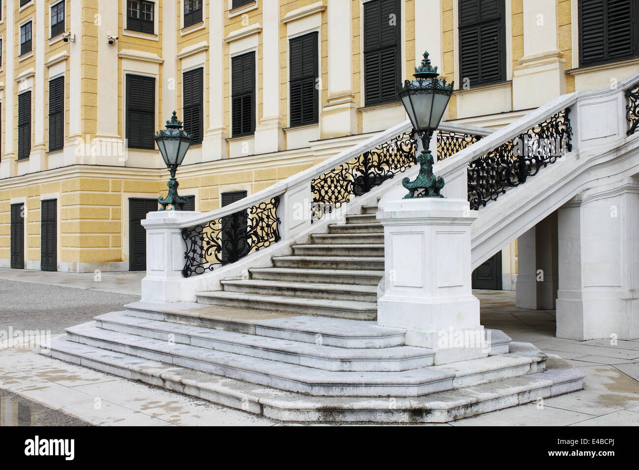Treppe von Schloss Schönbrunn in Wien, Österreich Stockfoto