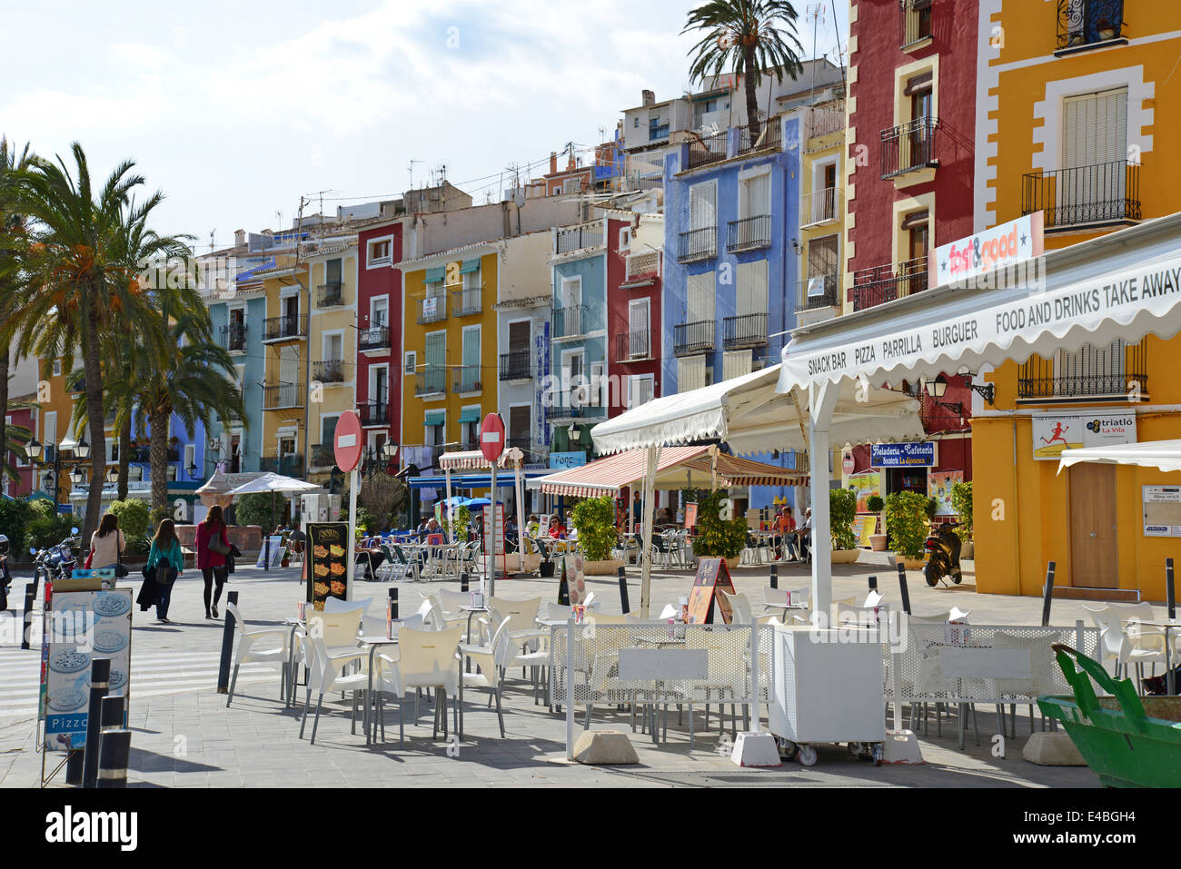 Restaurants am Meer, Costa Blanca, Provinz Alicante, Villajoyosa (La Vila Joiosa), Königreich Spanien Stockfoto