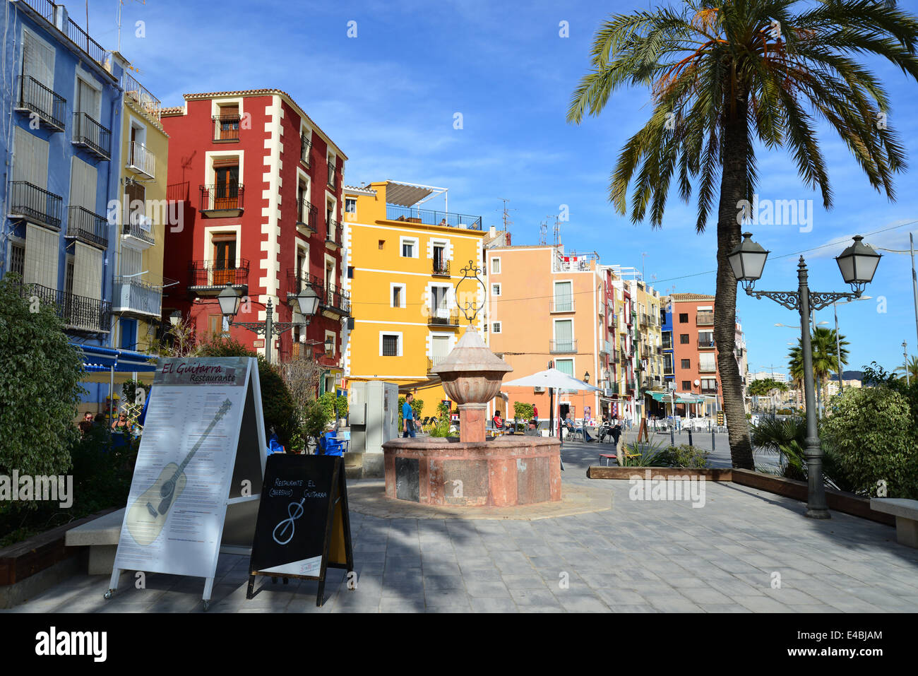 Restaurants am Meer, Costa Blanca, Provinz Alicante, Villajoyosa (La Vila Joiosa), Königreich Spanien Stockfoto
