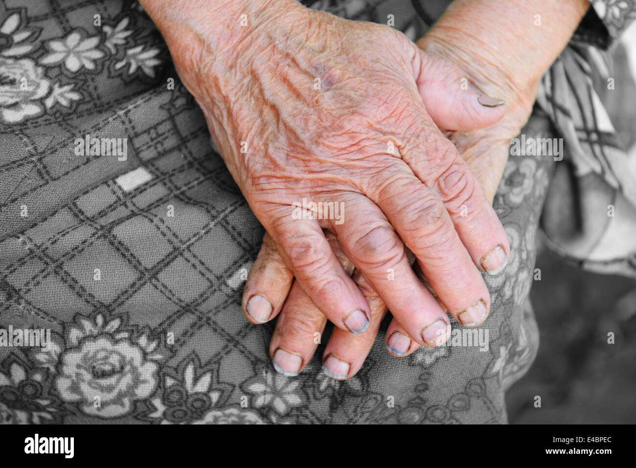 Hände der alten Frau - Alter von 85 Jahren Stockfoto