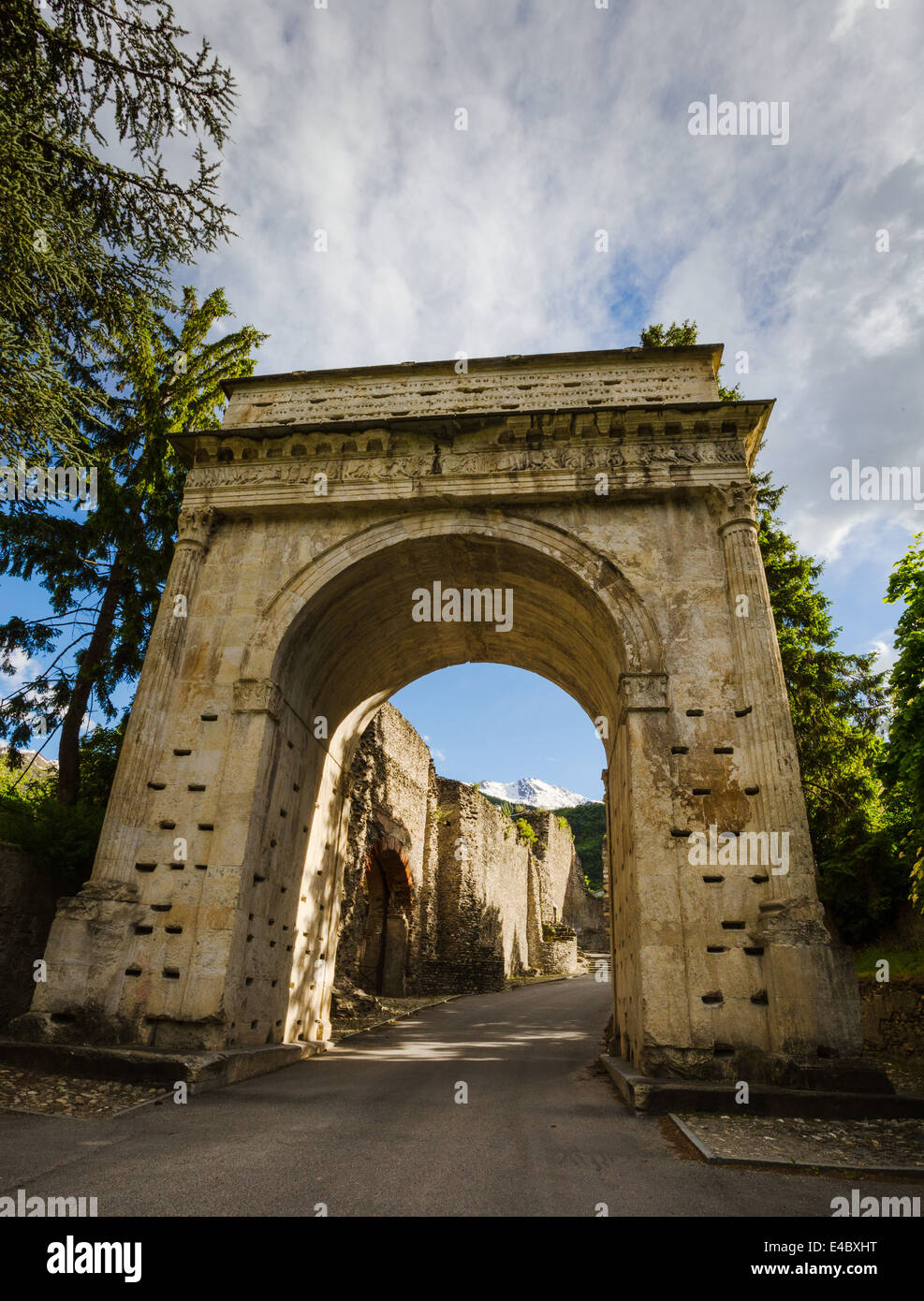 Der Roman Arco di Augusto, datiert vom 9BC, Susa, Italien. Stockfoto