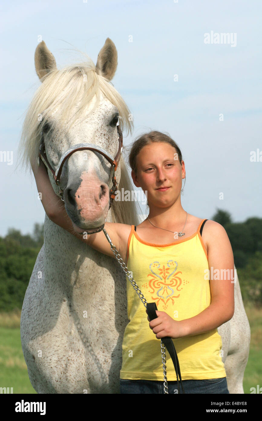 Mädchen mit Pferd Stockfoto