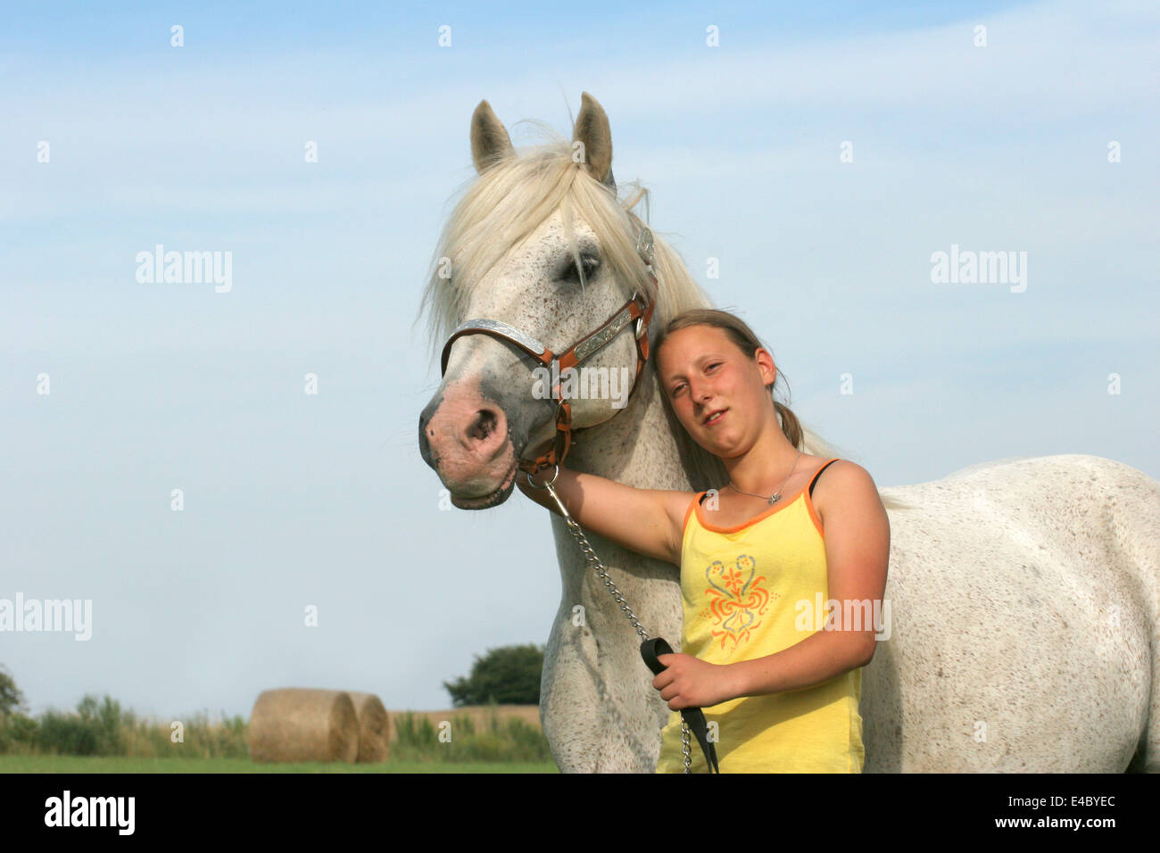 Mädchen mit Pferd Stockfoto