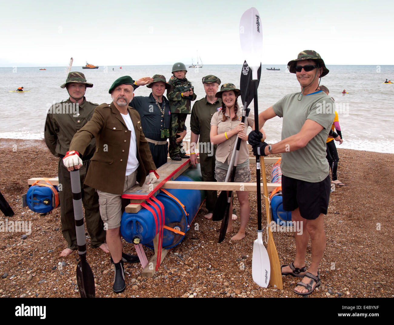 Teilnehmer an Brightons Paddle Round the Pier 2014 Veranstaltung Stockfoto