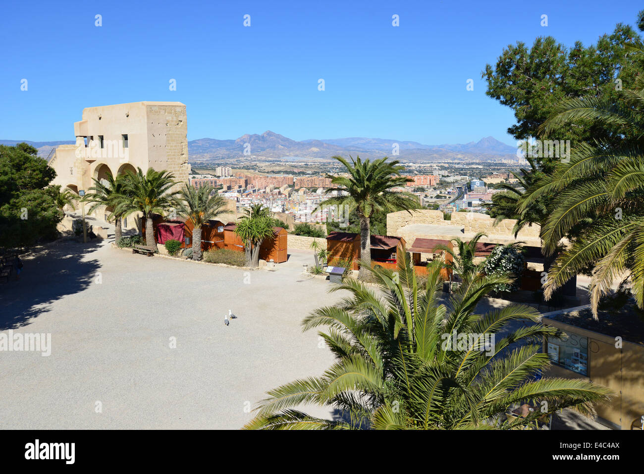 Innenhof der Burg Santa Bárbara, Alicante, Costa Blanca, Provinz Alicante, Königreich von Spanien Stockfoto