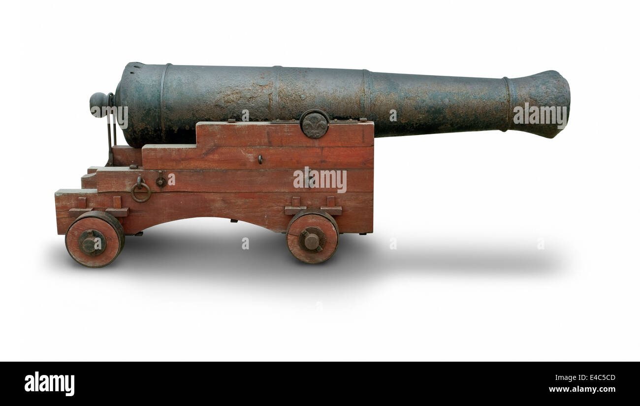 historische Kanone in weißem Rücken mit Schatten Stockfoto