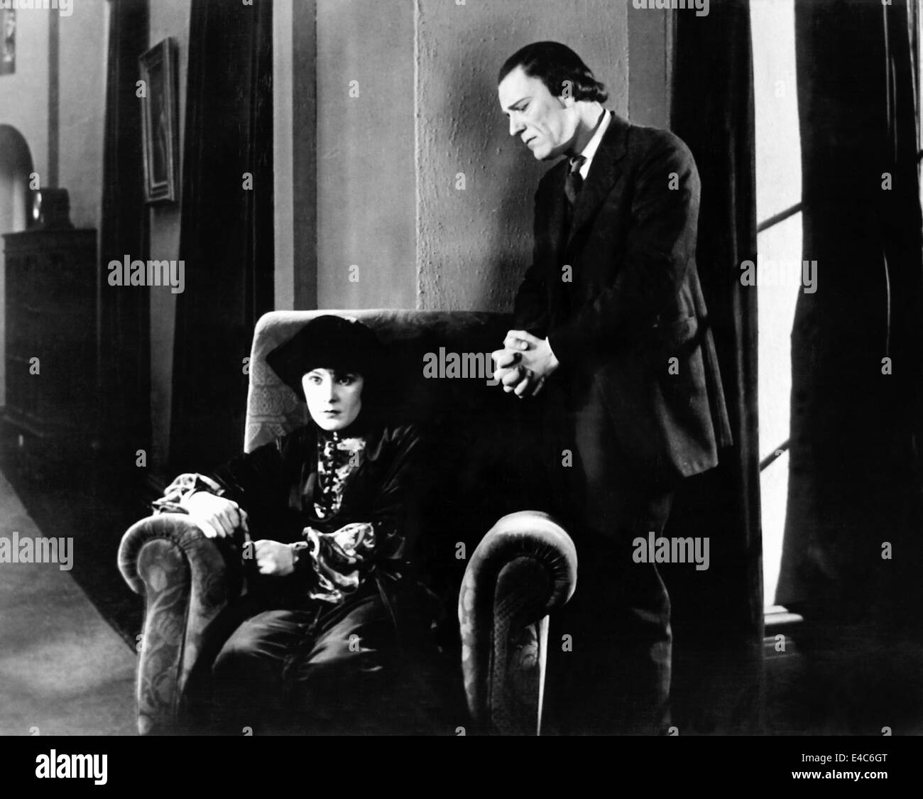 Leatrice Joy, Lon Chaney, am Set des Stummfilms "Ace of Hearts", 1921 Stockfoto