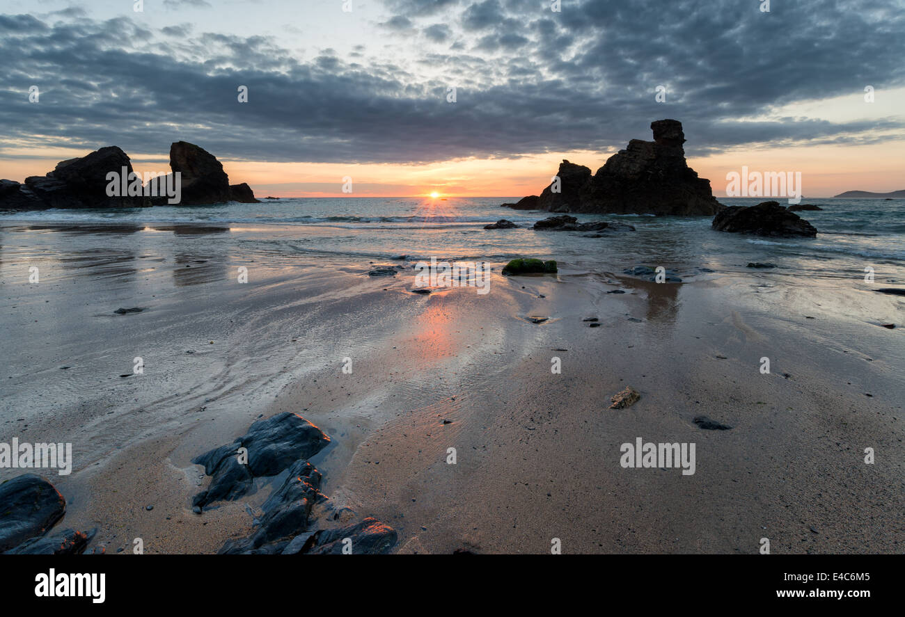 Sonnenuntergang an der Küste von Cornwall in Porthcothan Bay Stockfoto