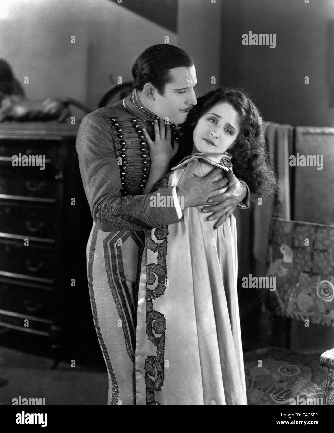 John Miljan, Norma Shearer, am Set des Stummfilms, "Des Teufels Circus", 1926 Stockfoto