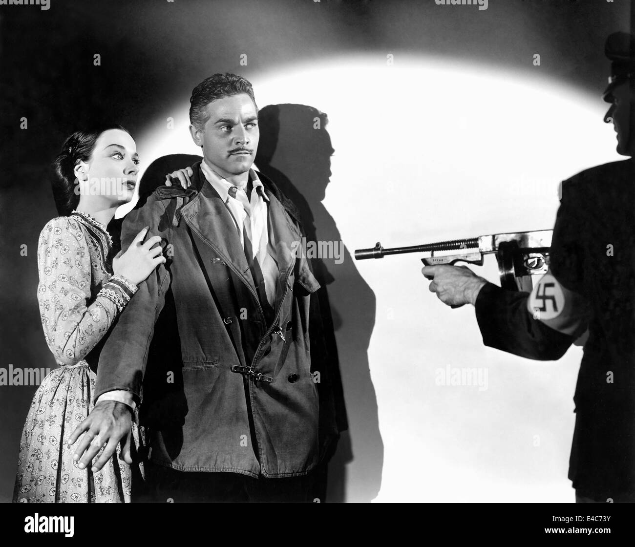Patricia Morison, Alan Curtis, am Set des Films, "Hitler es Madman", 1943 Stockfoto
