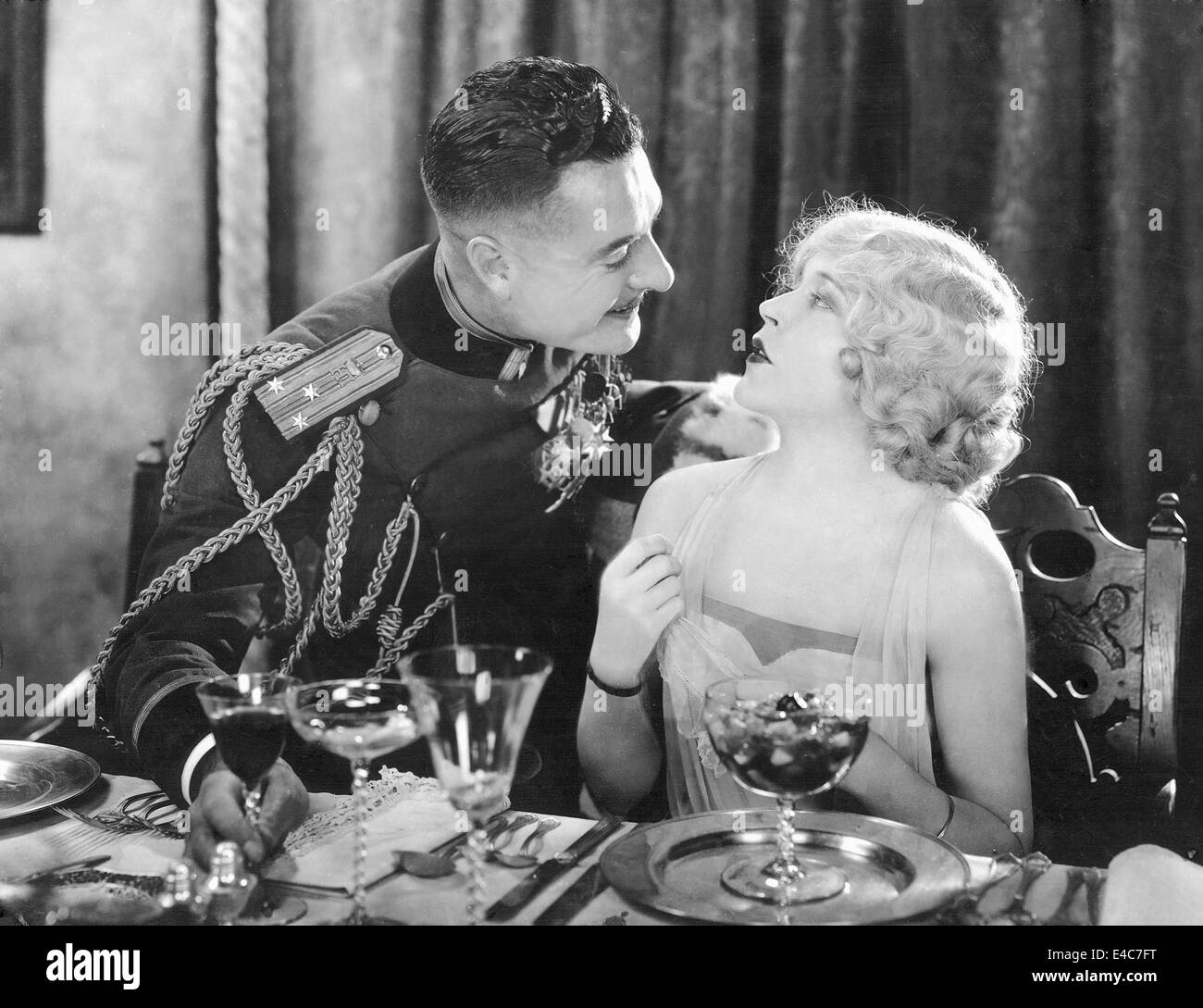 John Gilbert, Mae Murray, am Set des Stummfilms, "Die lustige Witwe", 1925 Stockfoto