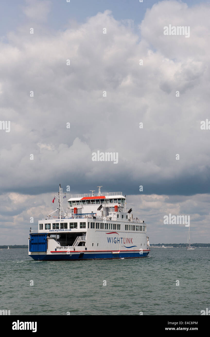 Wightlink Autofähre über den Solent, England. Stockfoto