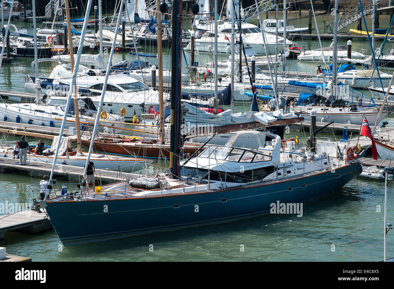 Yachten in der Marina in Cowes auf der Isle Of Wight, England. Stockfoto