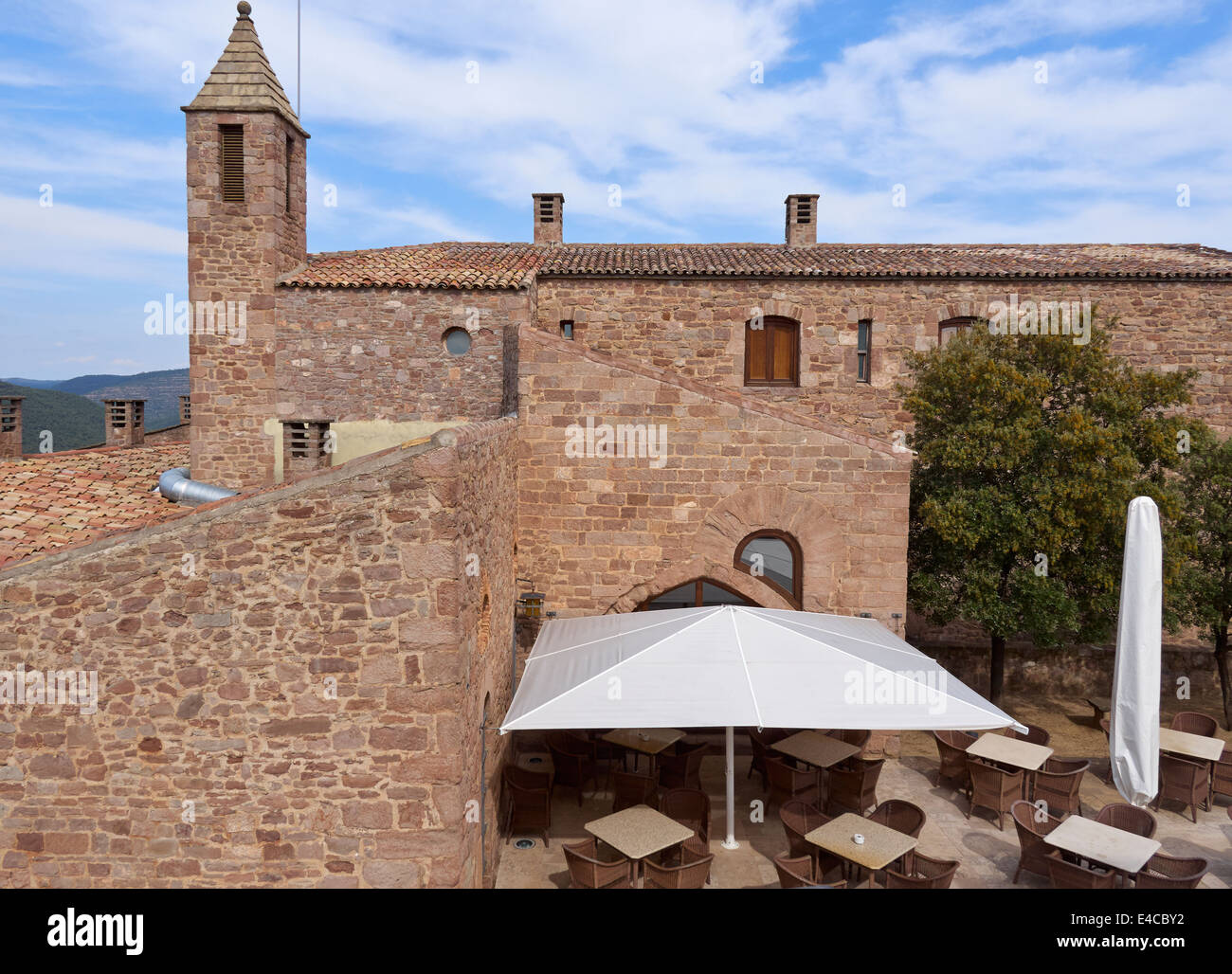 Parador de Cardona, eine mittelalterliche Burg, die hoch auf einem Hügel in Katalonien, Spanien gesetzt Stockfoto