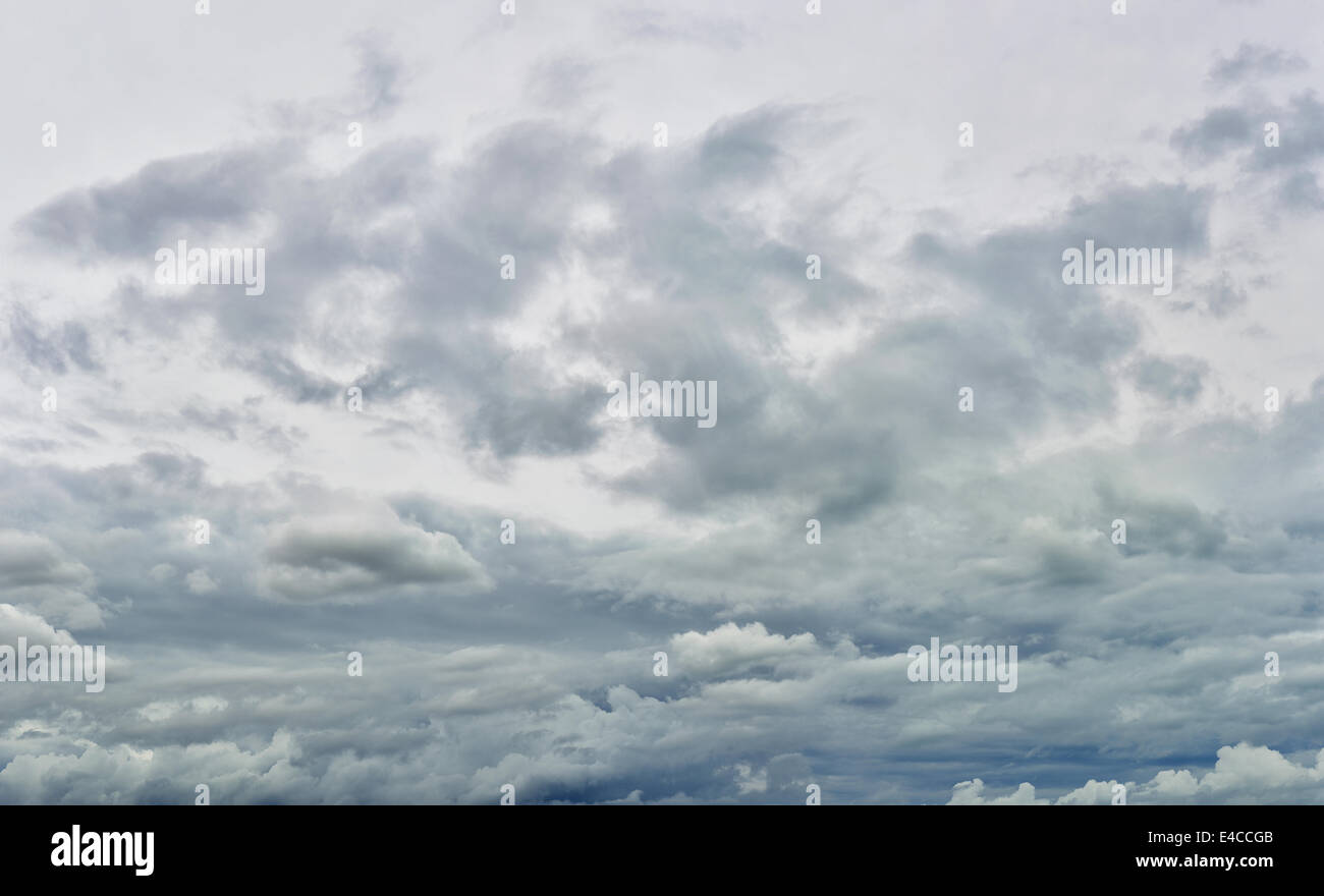 grauen Himmel mit Wolken Stockfoto