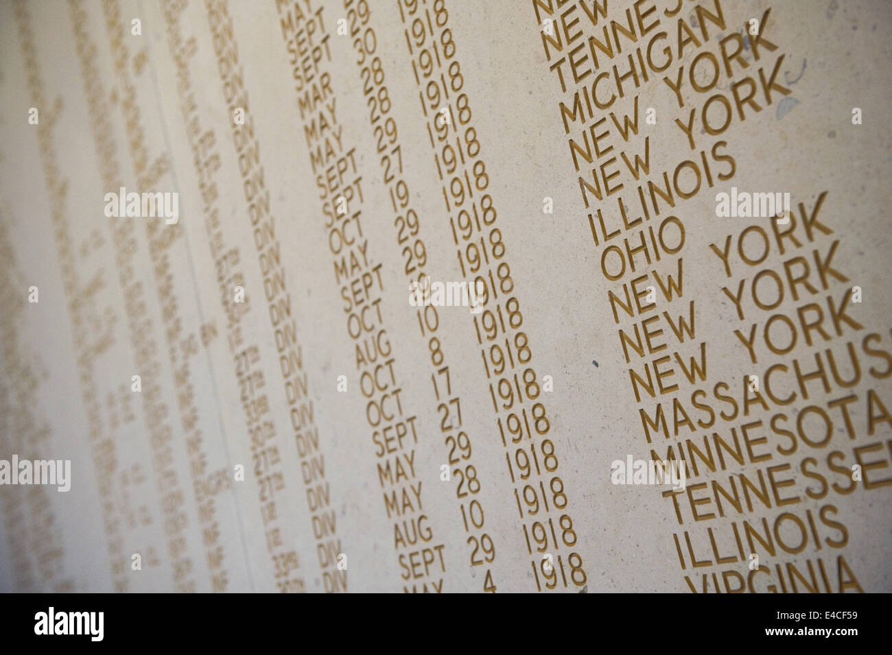 Die Namen von 333 der fehlenden eingraviert auf der Wand der Kapelle der Somme American Cemetery and Memorial. Stockfoto