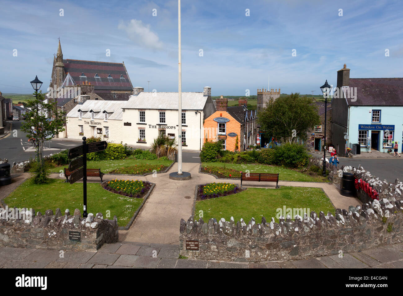 Gärten im Kreuz Square, St Davids, Pembrokeshire Stockfoto