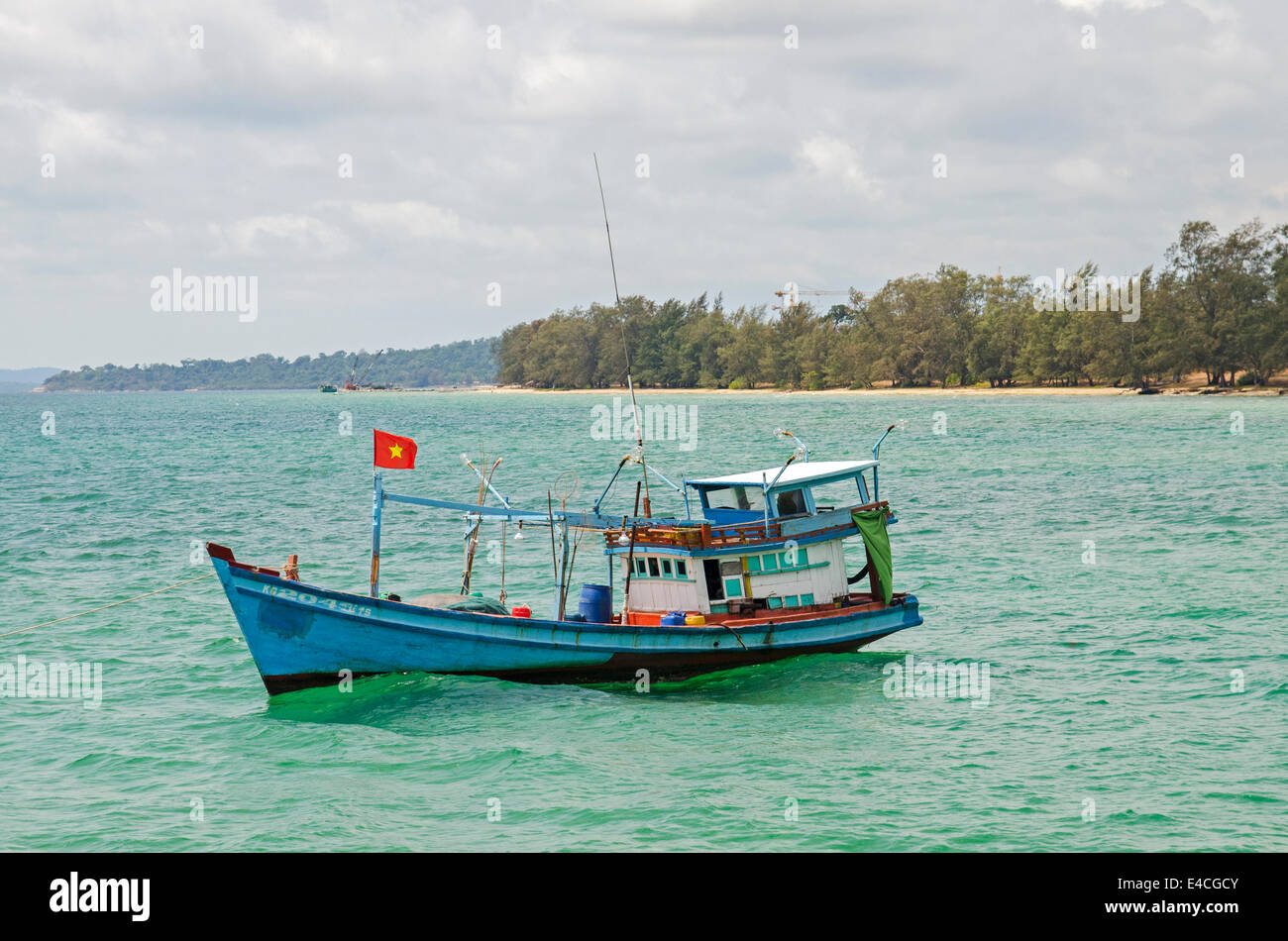 Blauen Fischerboot in der Nähe von Ong Lang Beach, Insel Phu Quoc, Vietnam Stockfoto