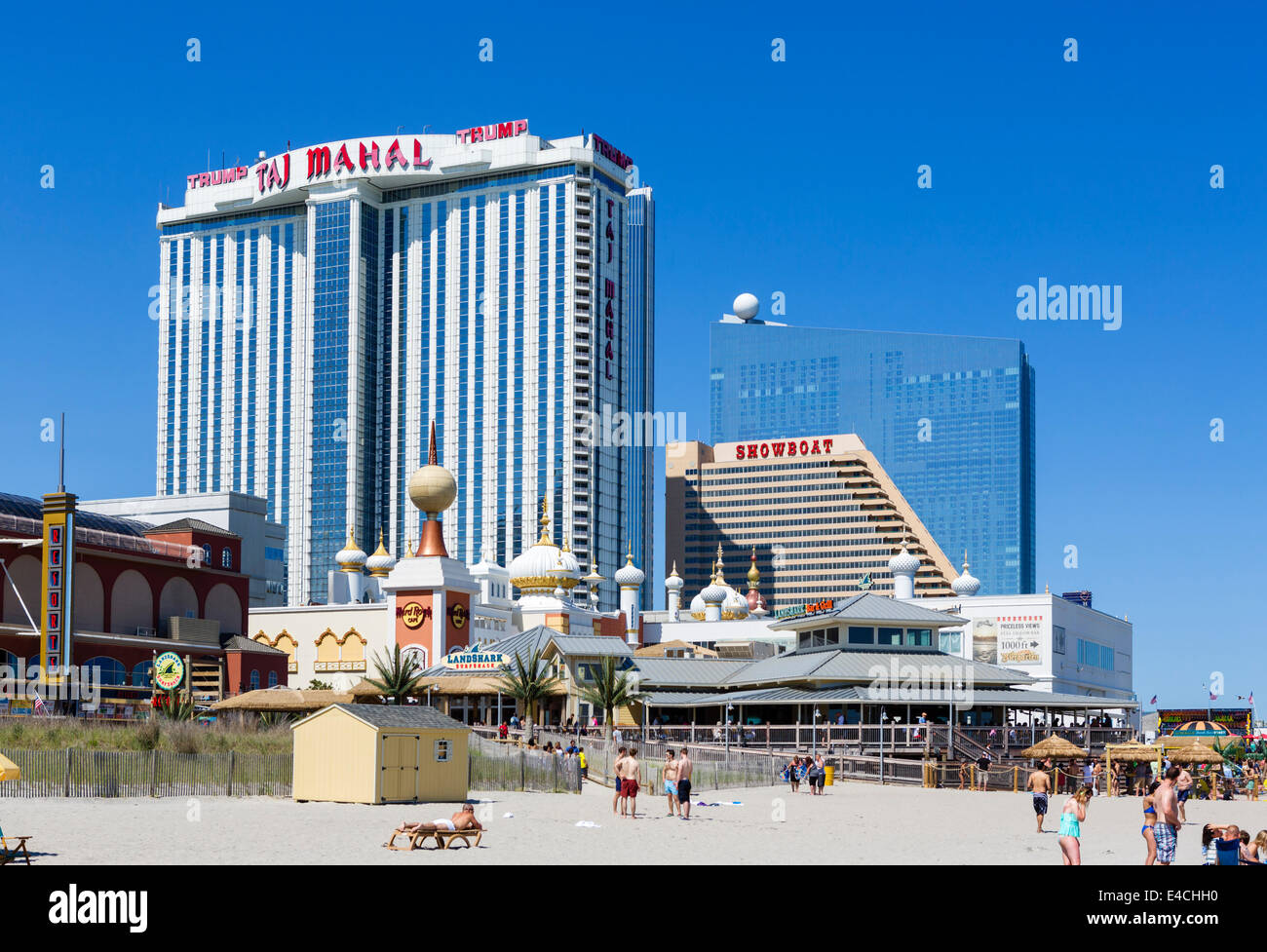 Trump Taj Mahal, Showboat und Revel Casinos vom Strand in Atlantic City, New Jersey, Vereinigte Staaten Stockfoto