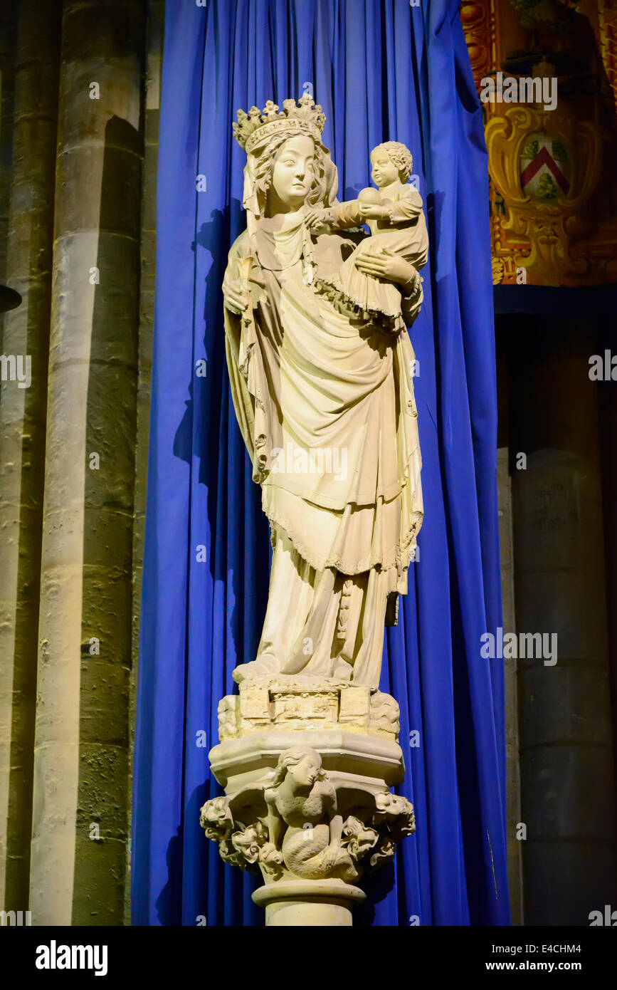Selige Mutter Jesus Statue Notre Dame Kathedrale katholische Kirche Paris Frankreich Europa FR Stockfoto
