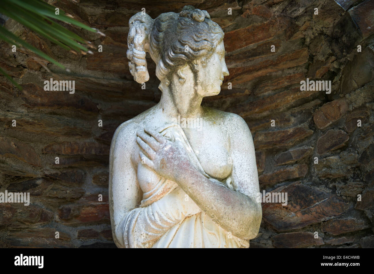 Cornwall. Roseland Halbinsel. St. Mawes. Lamorran Gärten. Stein-Statuen von Frau Stockfoto